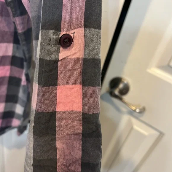 Pink & Gray plaid Ladies Top - Picture 4 of 9